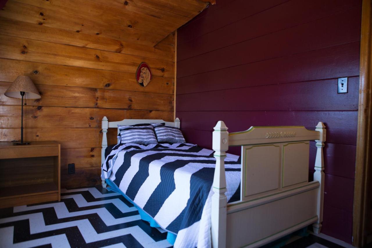 Hicksville Pines Chalets & Motel Idyllwild Eksteriør bilde